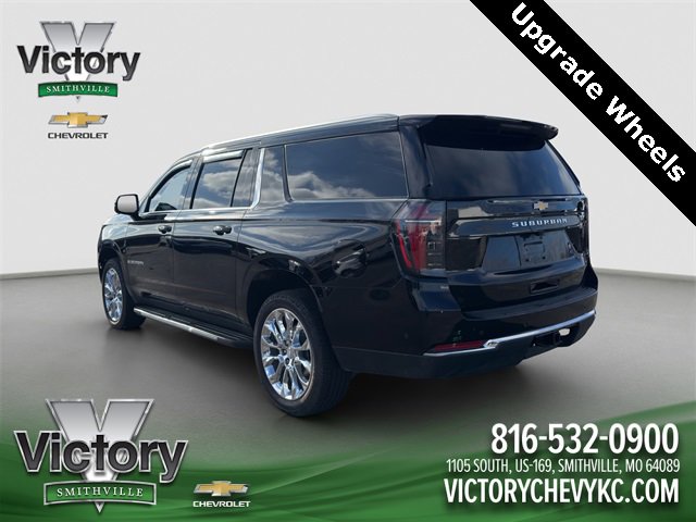 Used 2025 Chevrolet Suburban LS image 4