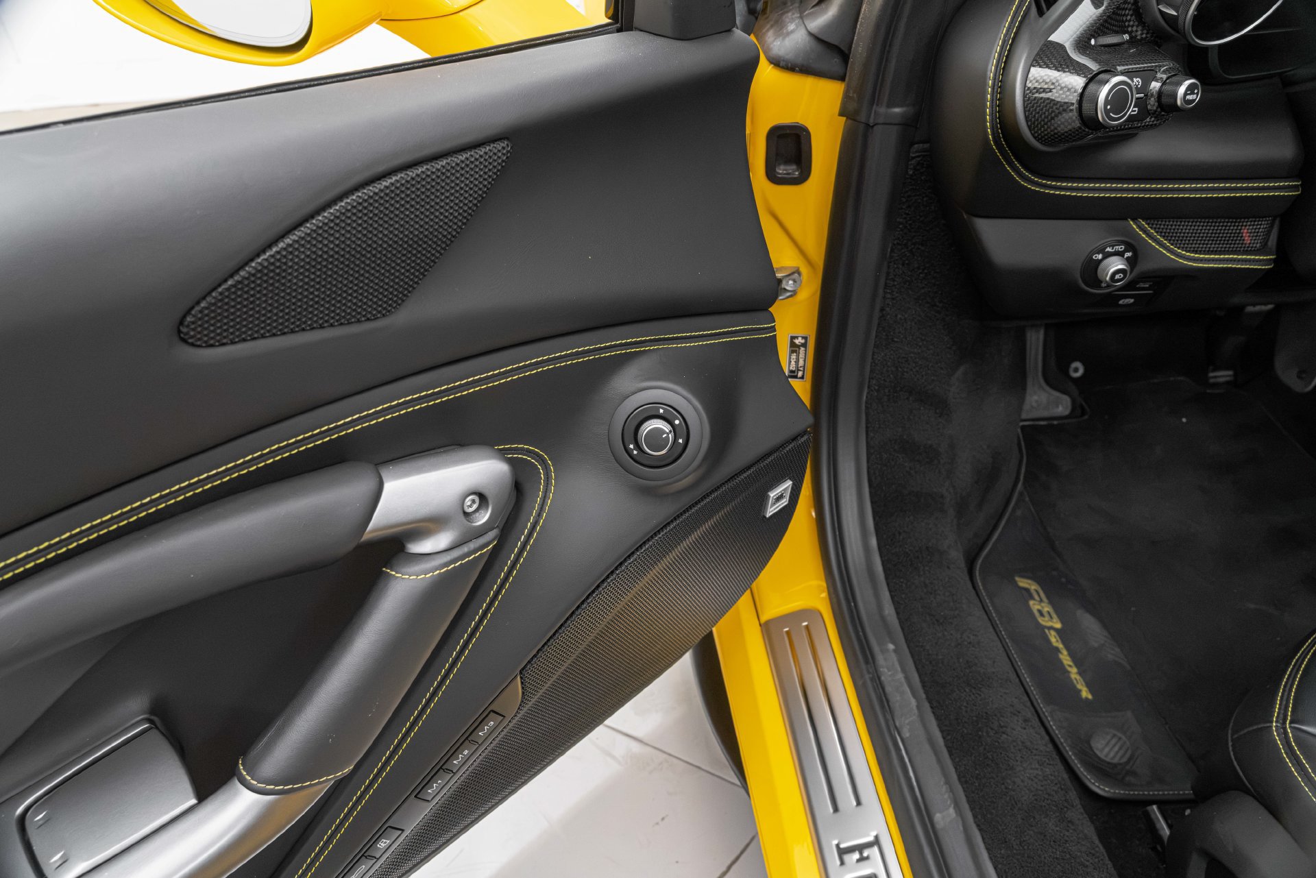 Certified 2021 Ferrari F8 Tributo RWD image 34