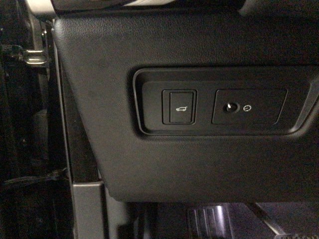 Used 2016 Land Rover Range Rover Sport HSE image 13