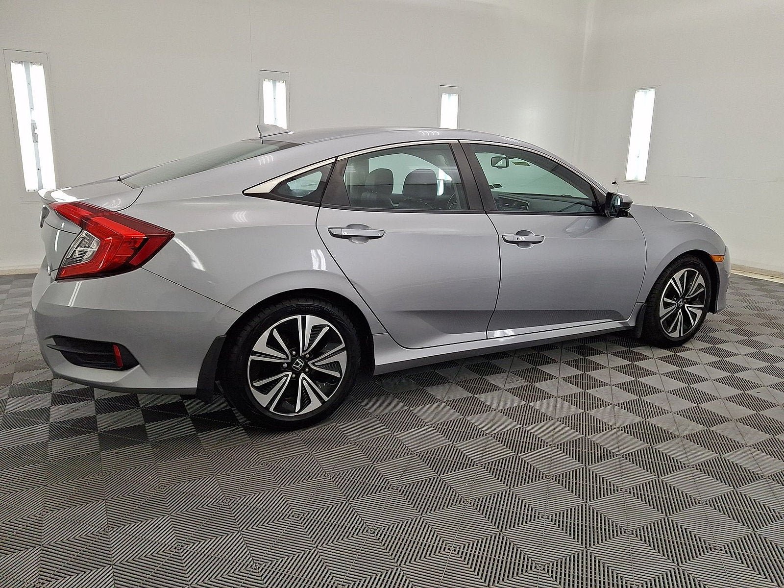 Used 2016 Honda Civic EX-L image 18