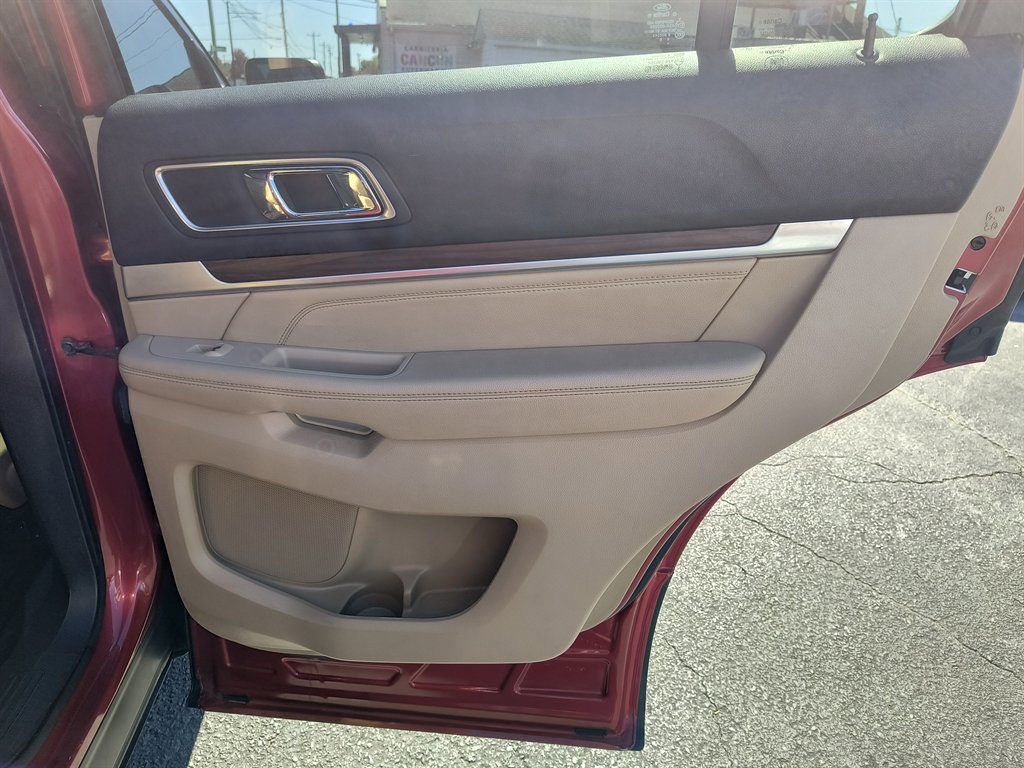 Used 2016 Ford Explorer Limited image 27
