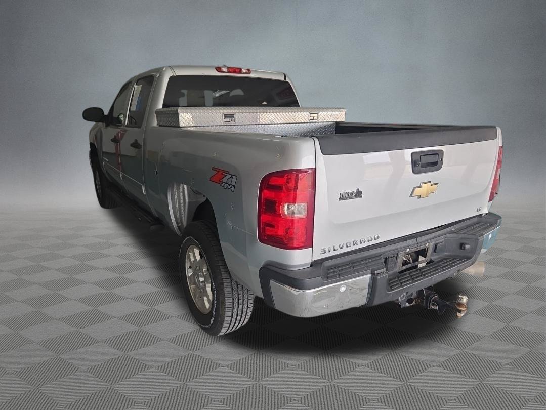 Used 2011 Chevrolet Silverado 2500 LT w/ Interior Plus Package AWD/4WD image 4