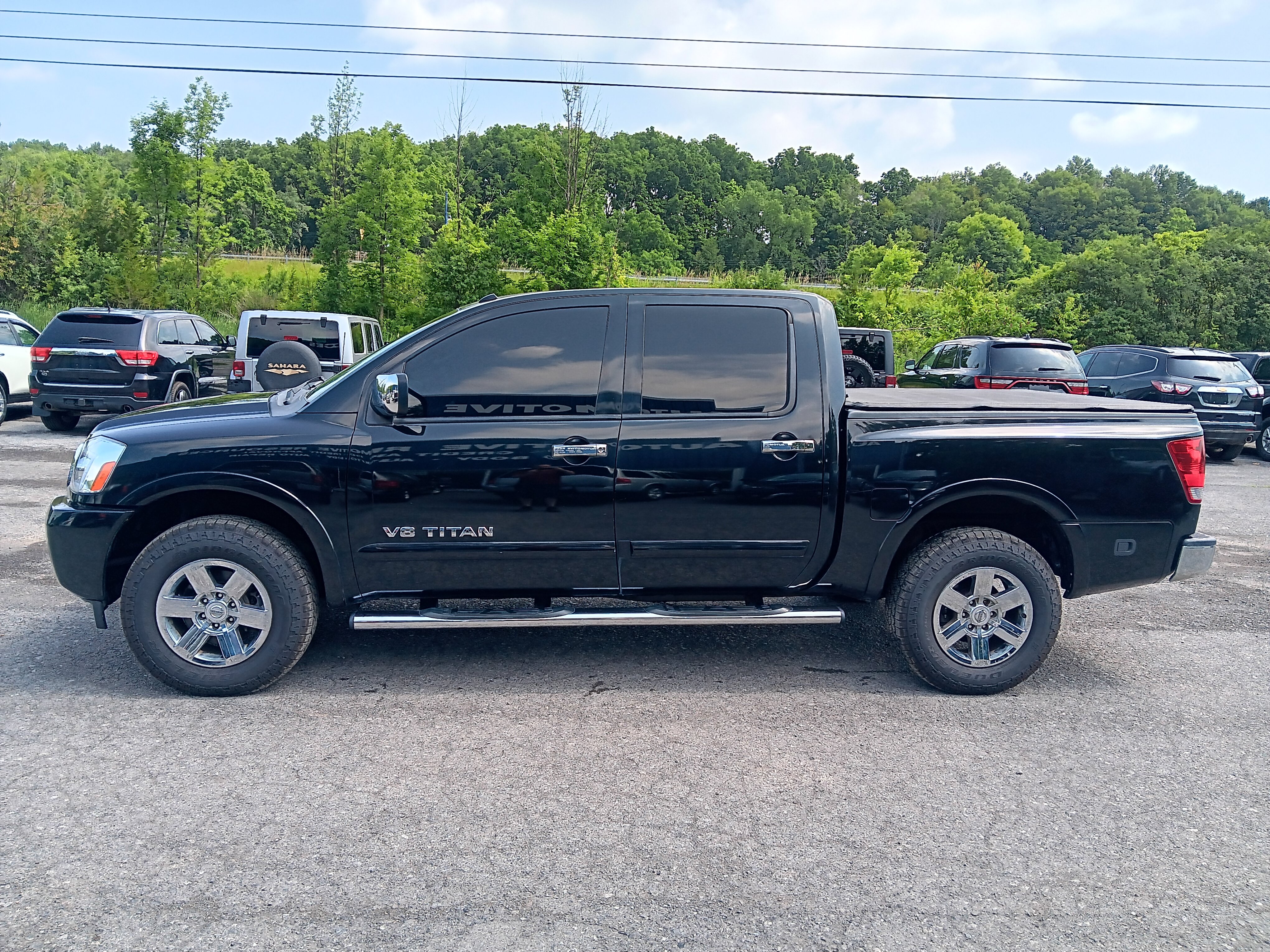 Used 2015 Nissan Titan SV w/ SV Value Truck Package AWD/4WD image 2