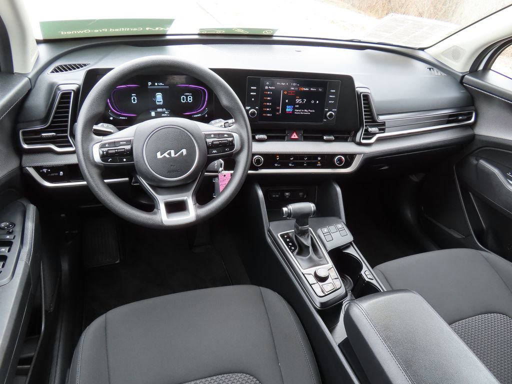 Certified 2025 Kia Sportage LX image 4