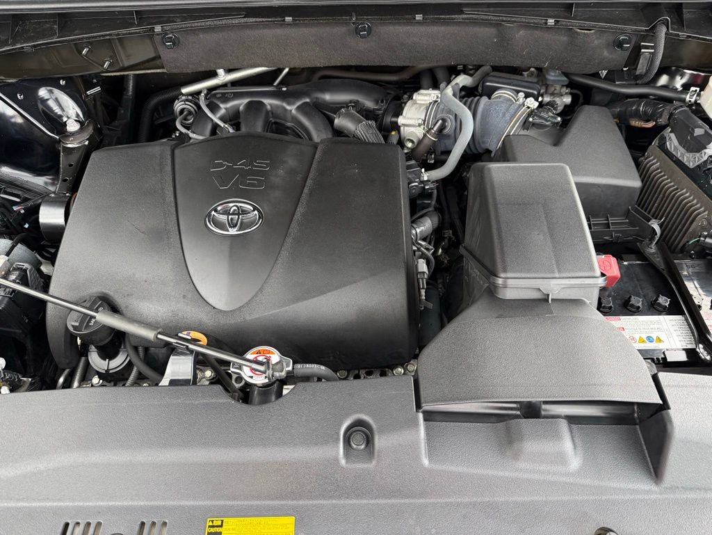 Used 2019 Toyota Highlander Limited AWD/4WD image 10