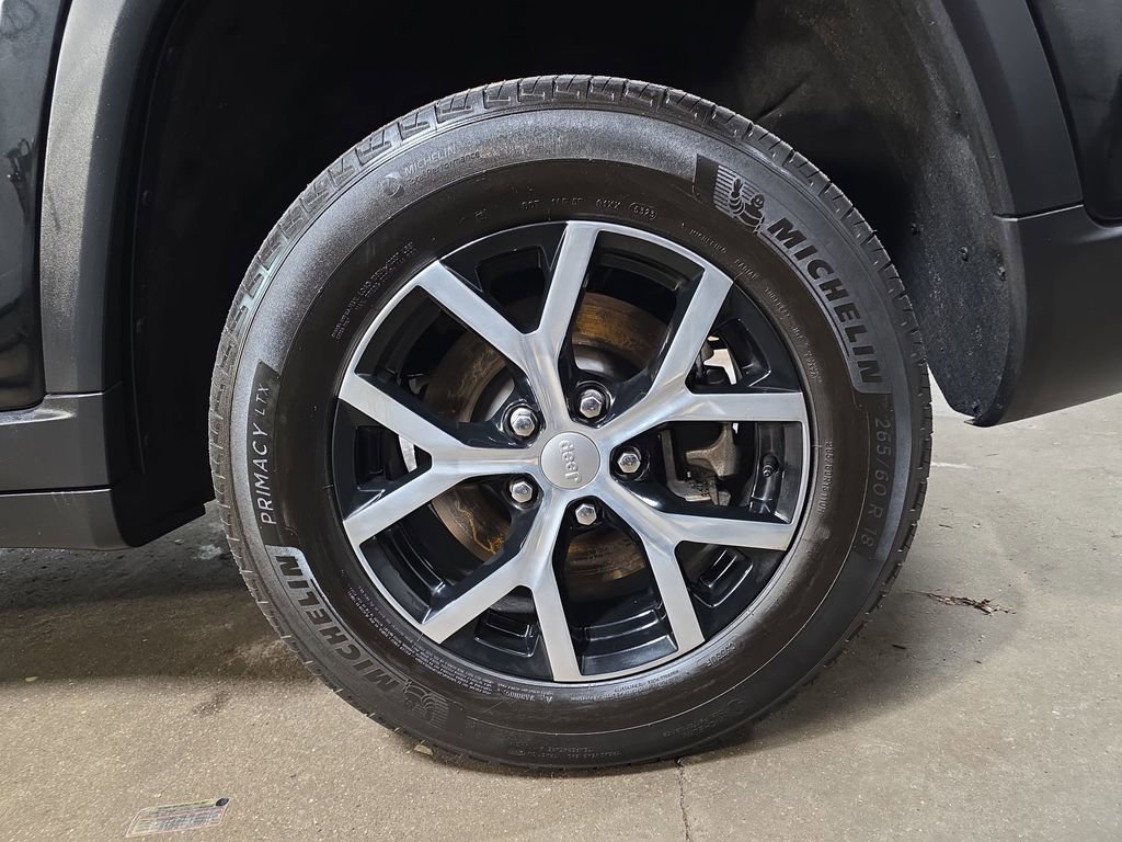 Used 2024 Jeep Grand Cherokee L Limited w/ Luxury Tech Group II image 38