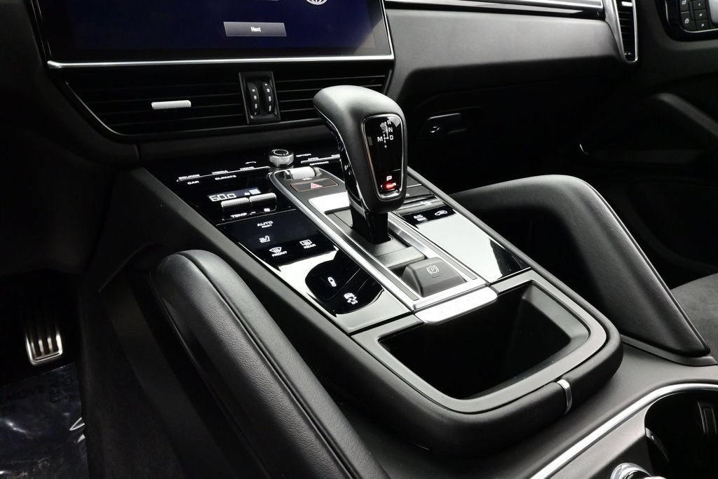 Certified 2023 Porsche Cayenne GTS AWD/4WD image 11