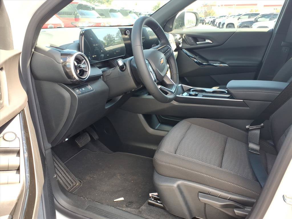 New 2027 Chevrolet Equinox LT w/ Safety and Technology Package FWD image 11