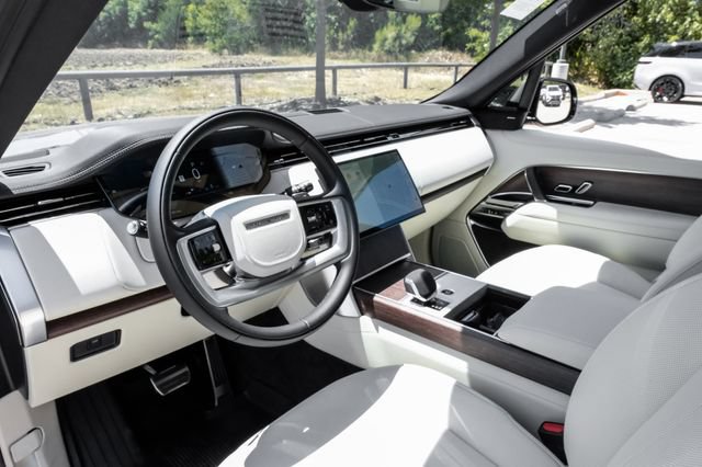 New 2026 Land Rover Range Rover Long Wheelbase SE AWD/4WD image 3