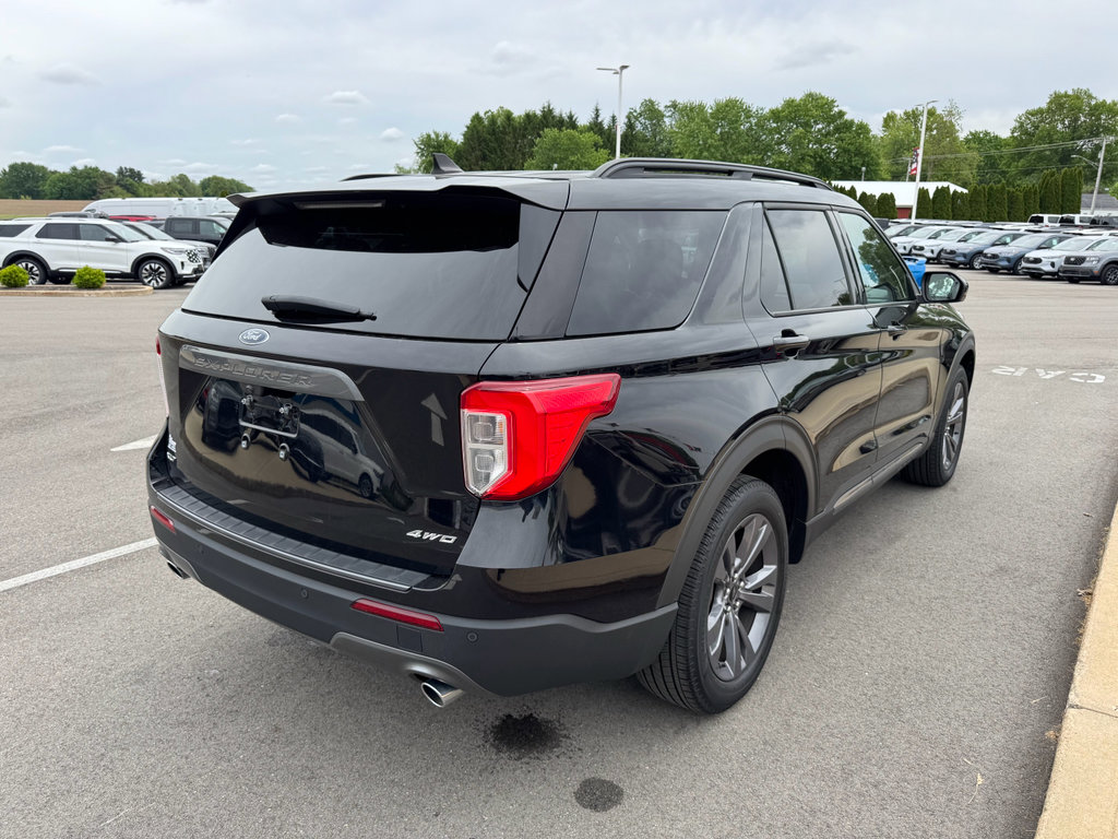 Used 2023 Ford Explorer XLT w/ Equipment Group 202A AWD/4WD image 8