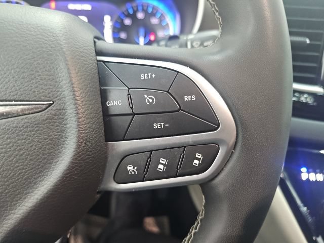 Used 2023 Chrysler Pacifica Touring-L FWD image 29