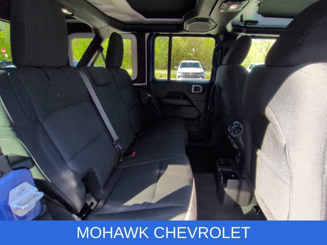 Used 2018 Jeep Wrangler Unlimited Sahara AWD/4WD image 27