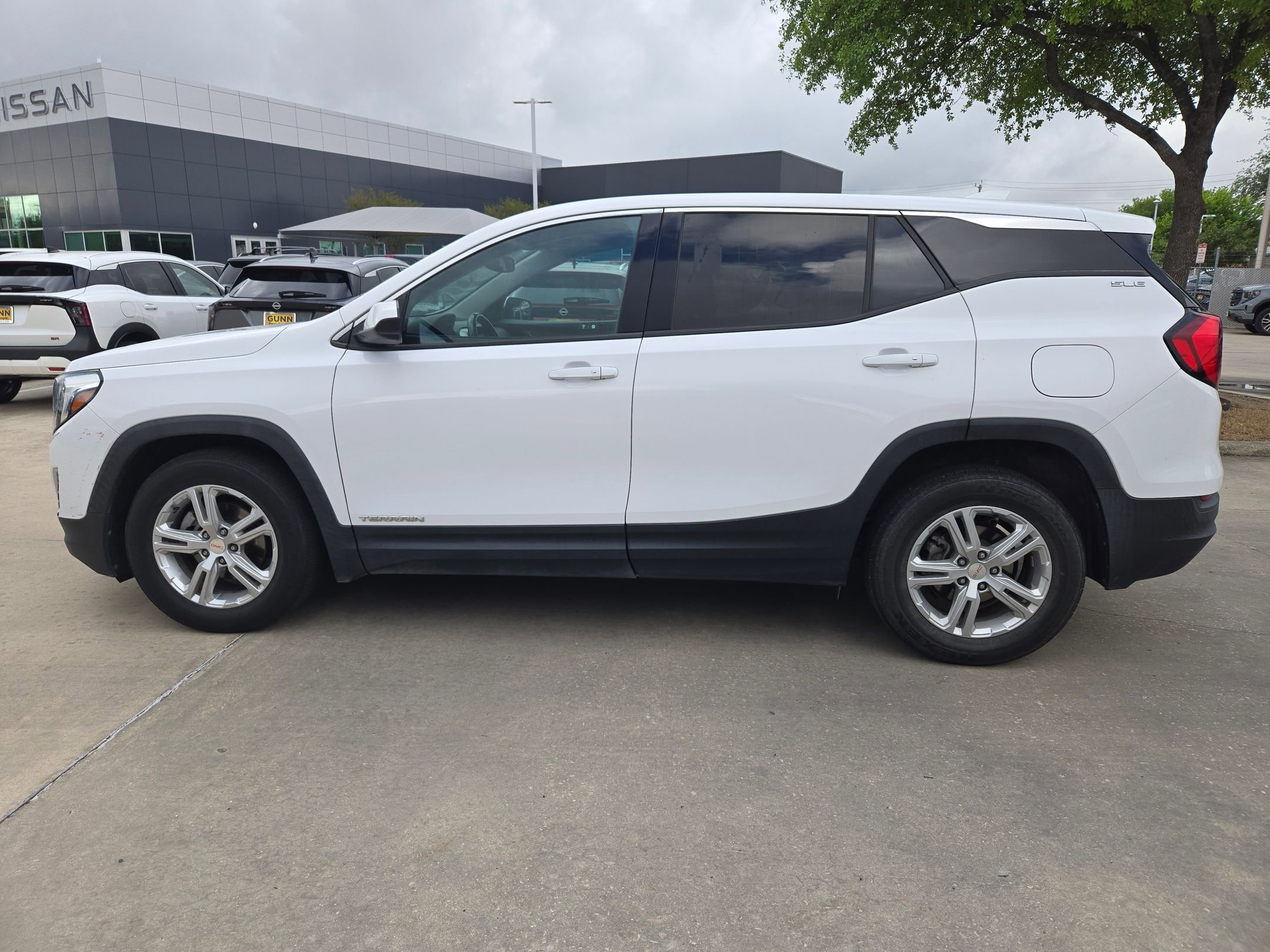 Used 2020 GMC Terrain SLE image 6