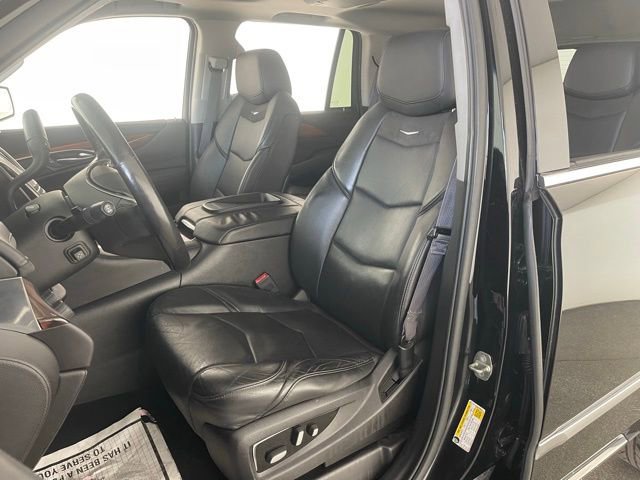 Used 2015 Cadillac Escalade Premium image 33