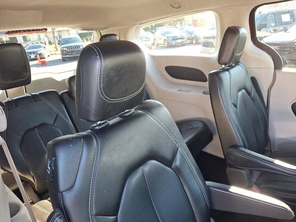 Certified 2023 Chrysler Pacifica Touring-L image 14