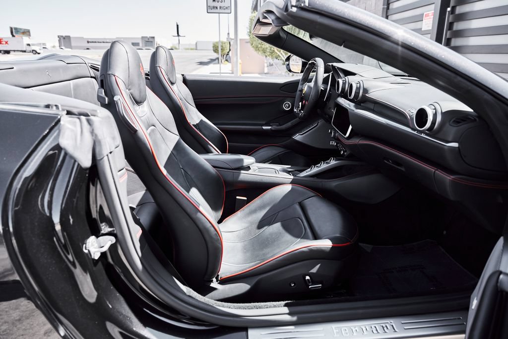 Used 2020 Ferrari Portofino RWD image 31