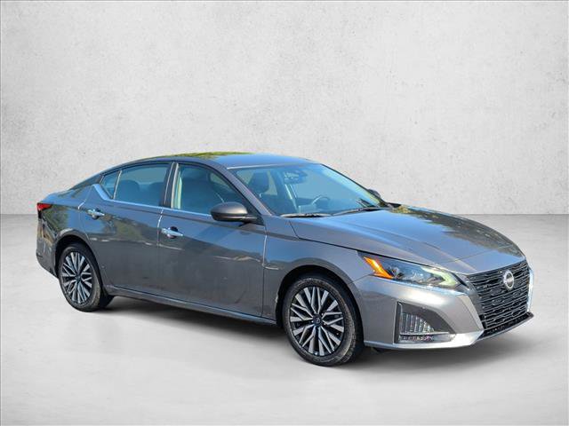 Used 2025 Nissan Altima 2.5 SV FWD image 4