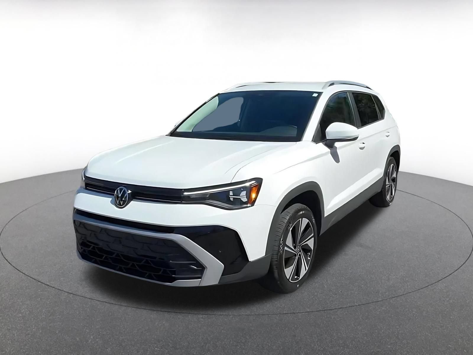 Used 2026 Volkswagen Taos SE AWD/4WD image 6