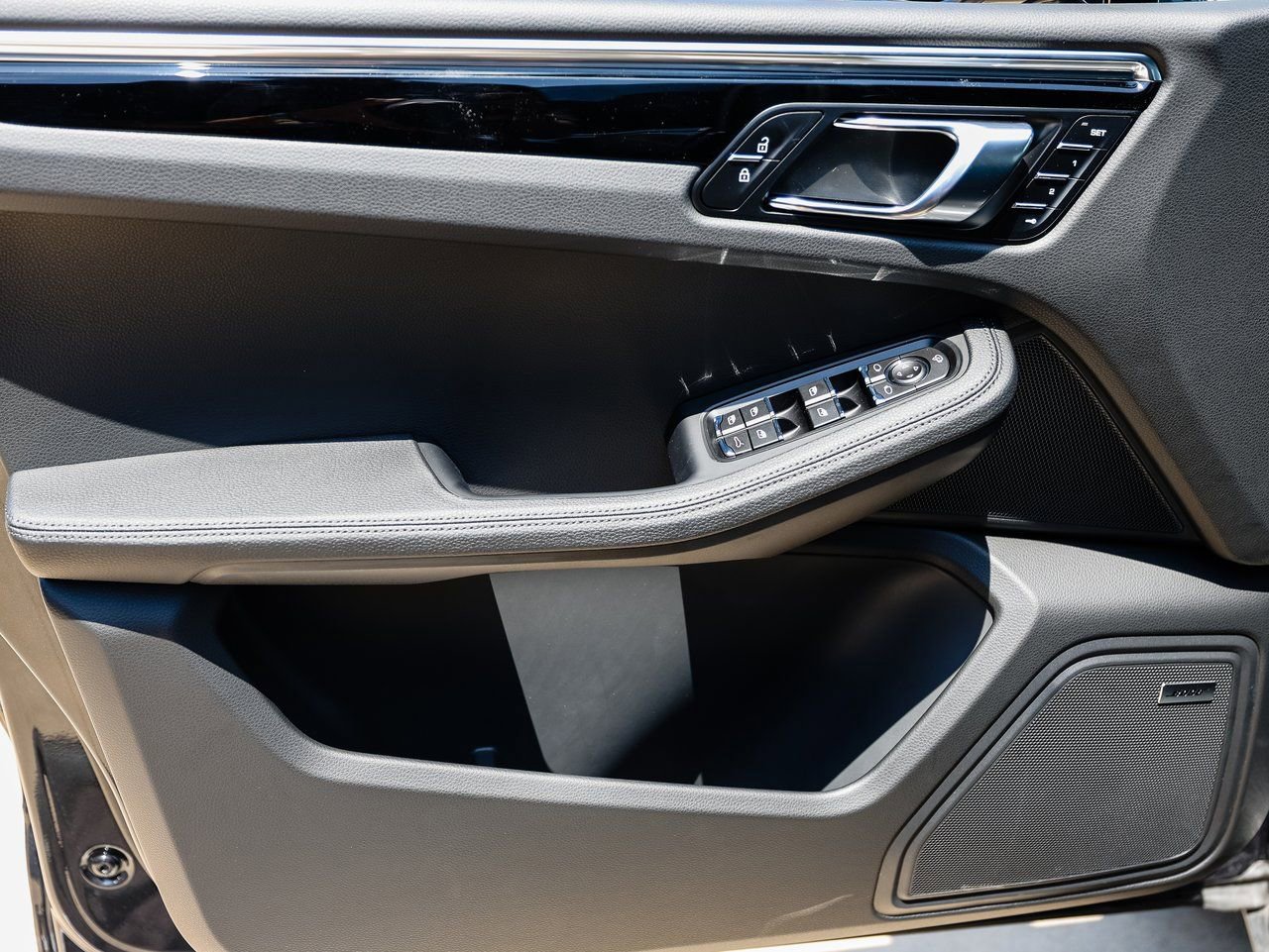 Certified 2025 Porsche Macan image 23