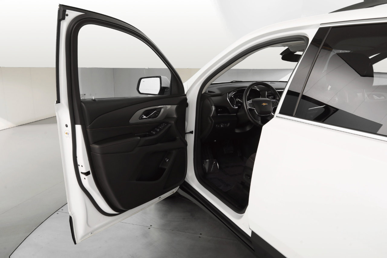 Used 2021 Chevrolet Traverse LT image 11