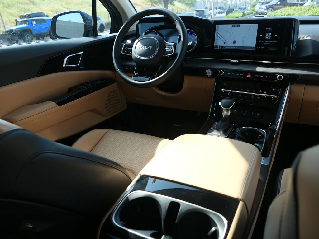 Used 2024 Kia Carnival EX image 25