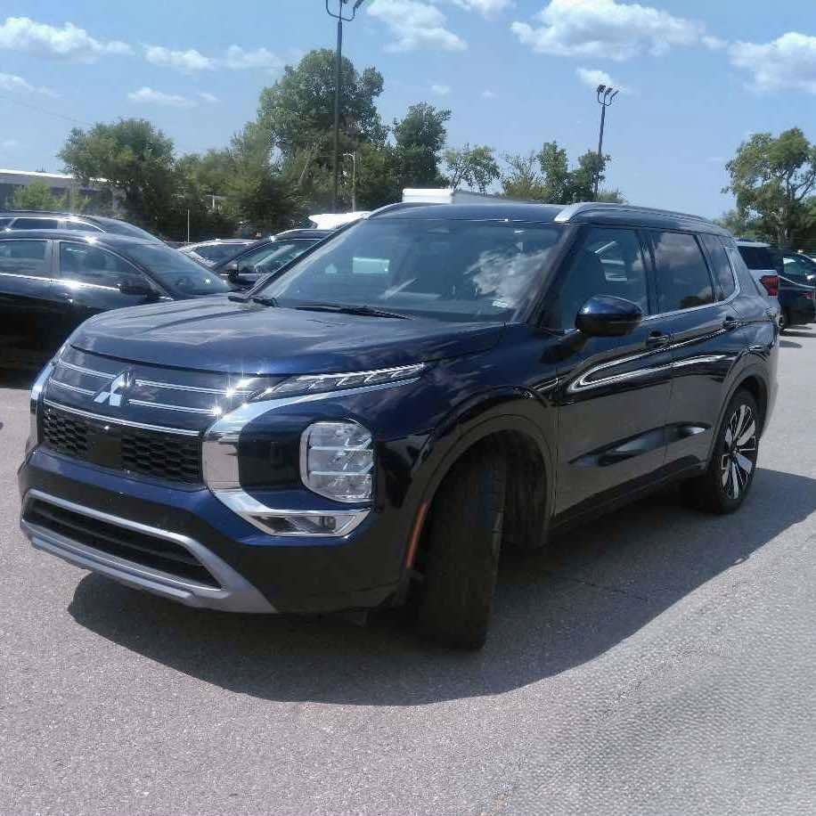 Used 2025 Mitsubishi Outlander SEL AWD/4WD image 2