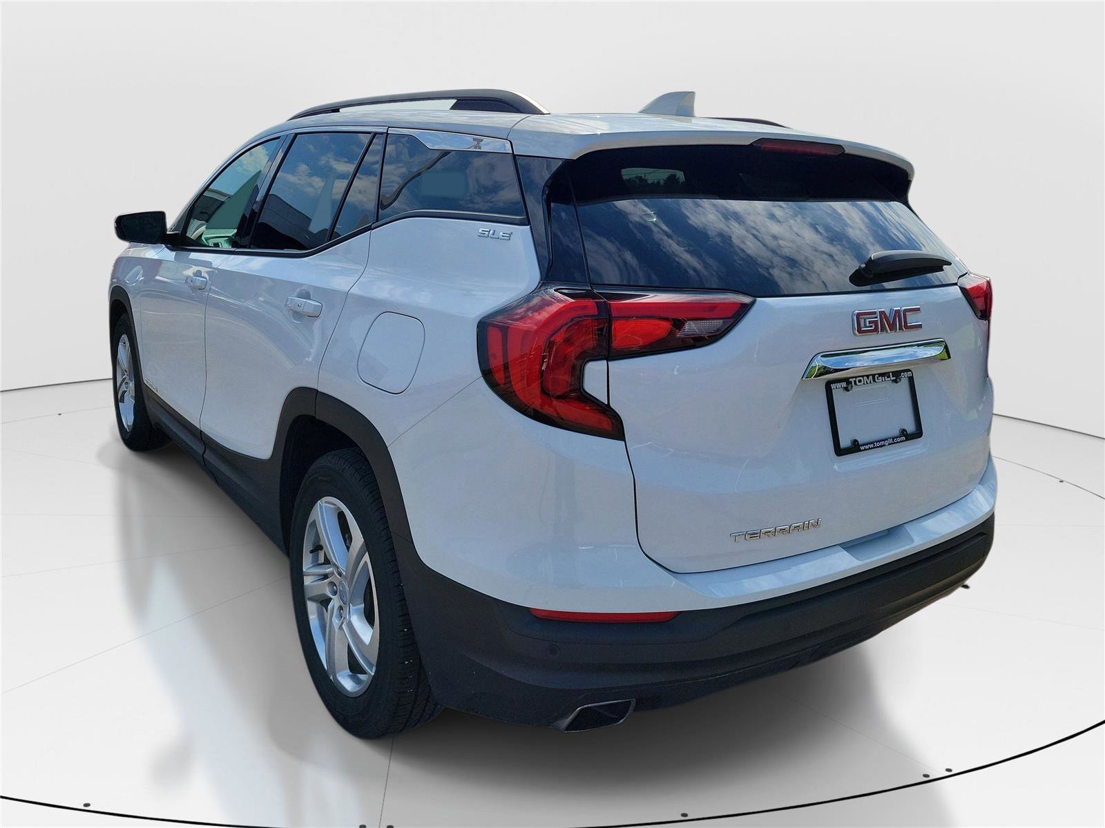 Used 2018 GMC Terrain SLE w/ Driver Convenience Package FWD image 4