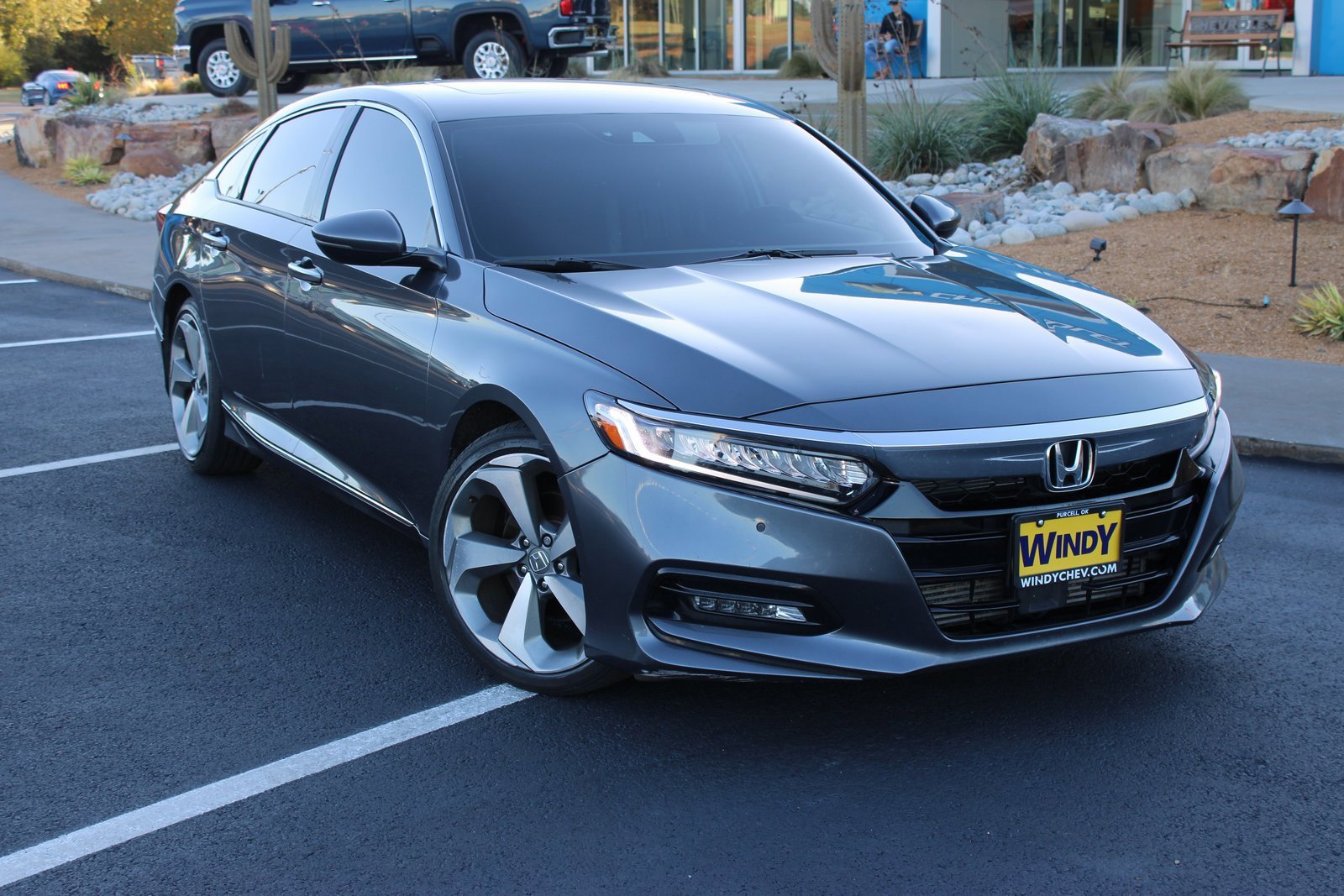 Used 2018 Honda Accord Touring image 2
