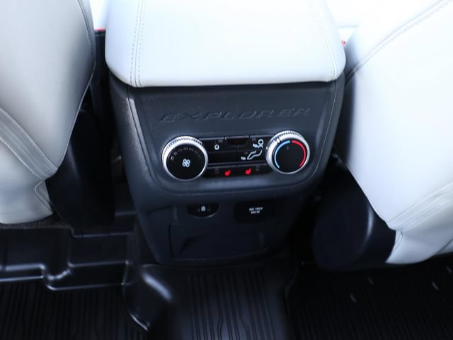 Used 2025 Ford Explorer Platinum w/ Ultimate Package AWD/4WD image 16