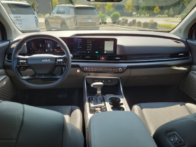 New 2027 Kia Carnival EX FWD image 8