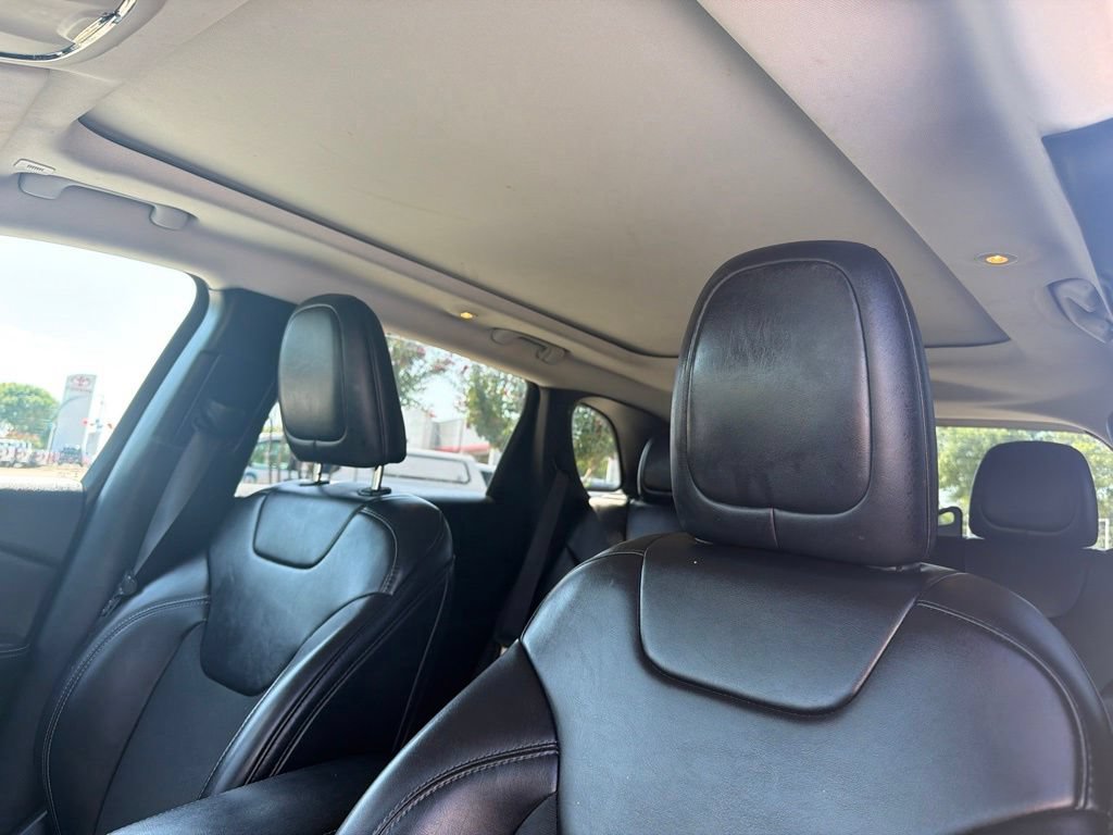 Used 2019 Jeep Cherokee Latitude Plus w/ Comfort/Convenience Group AWD/4WD image 5
