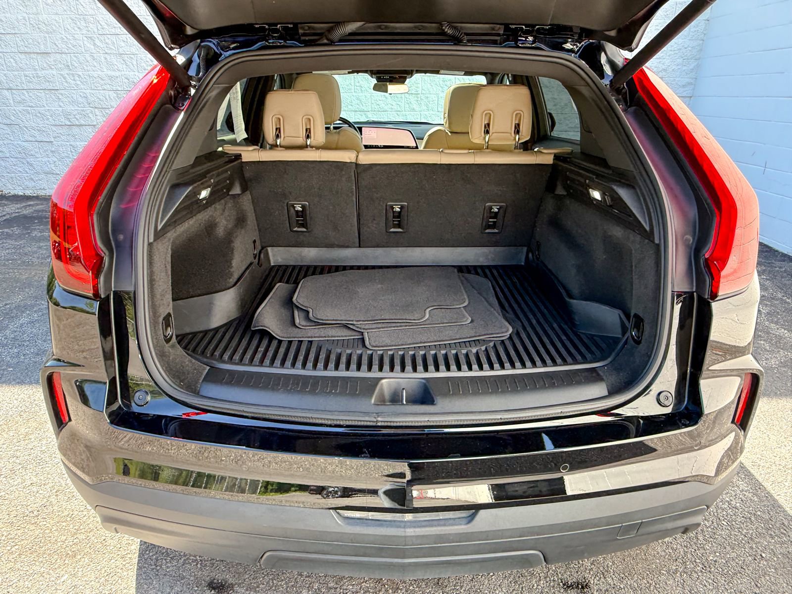 Certified 2024 Cadillac XT4 Luxury w/ Cold Weather Package AWD/4WD image 39