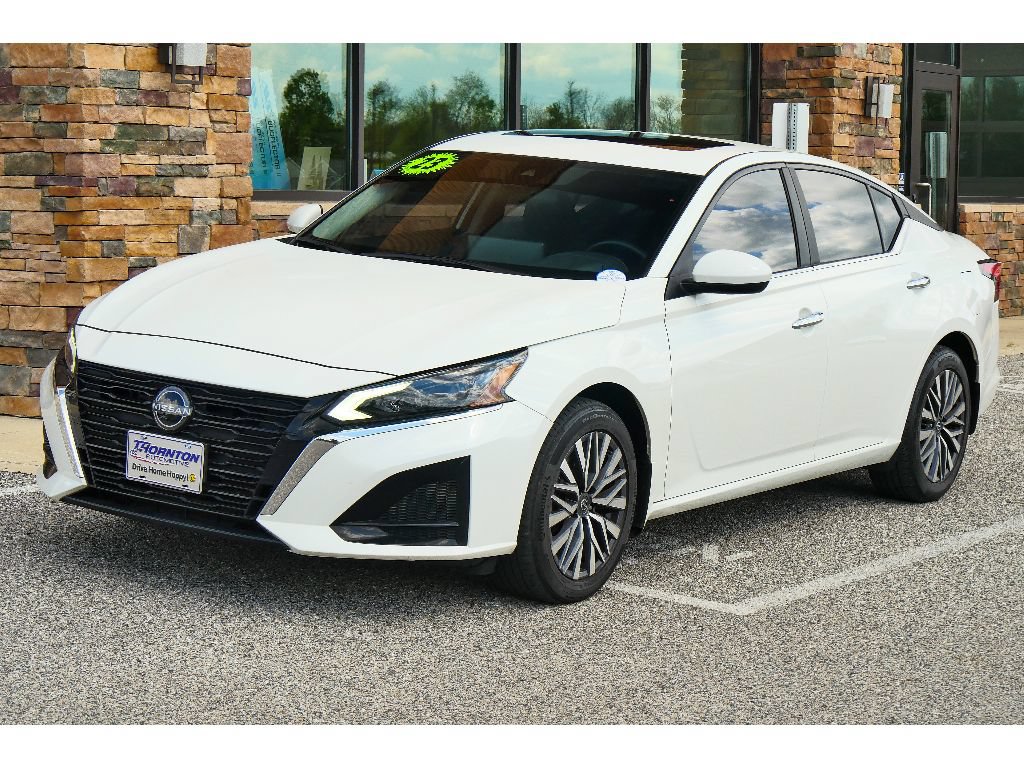 Used 2023 Nissan Altima 2.5 SV w/ SV Premium Package AWD/4WD image 7