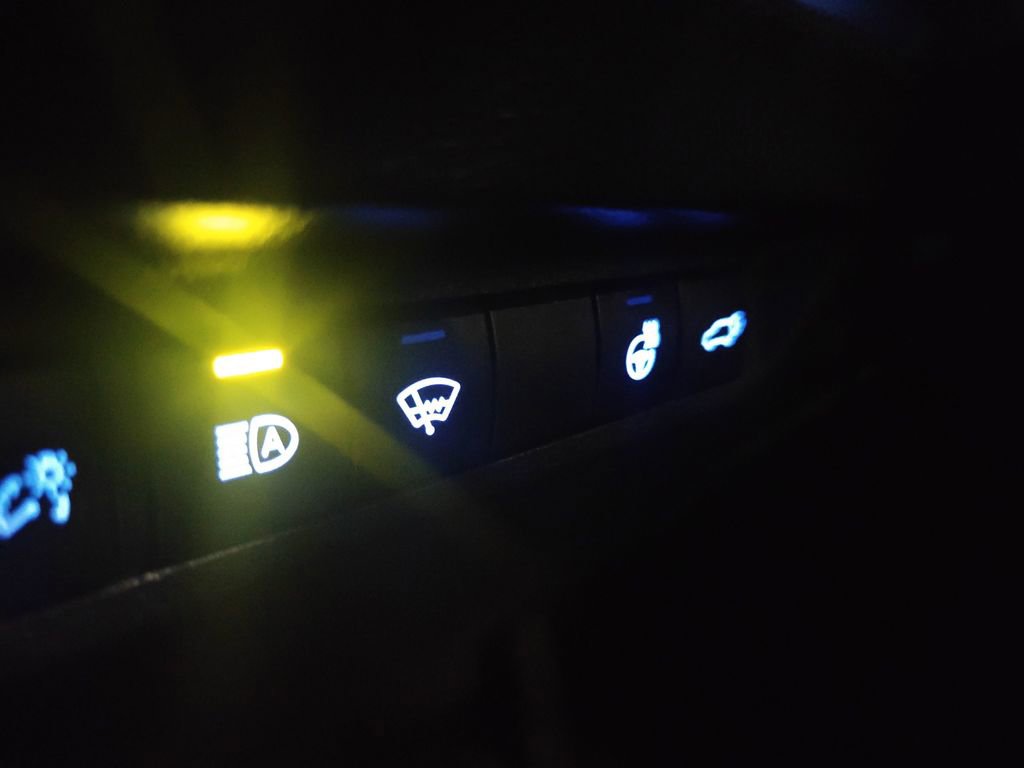 Used 2022 Toyota RAV4 SE w/ Convenience Package image 8