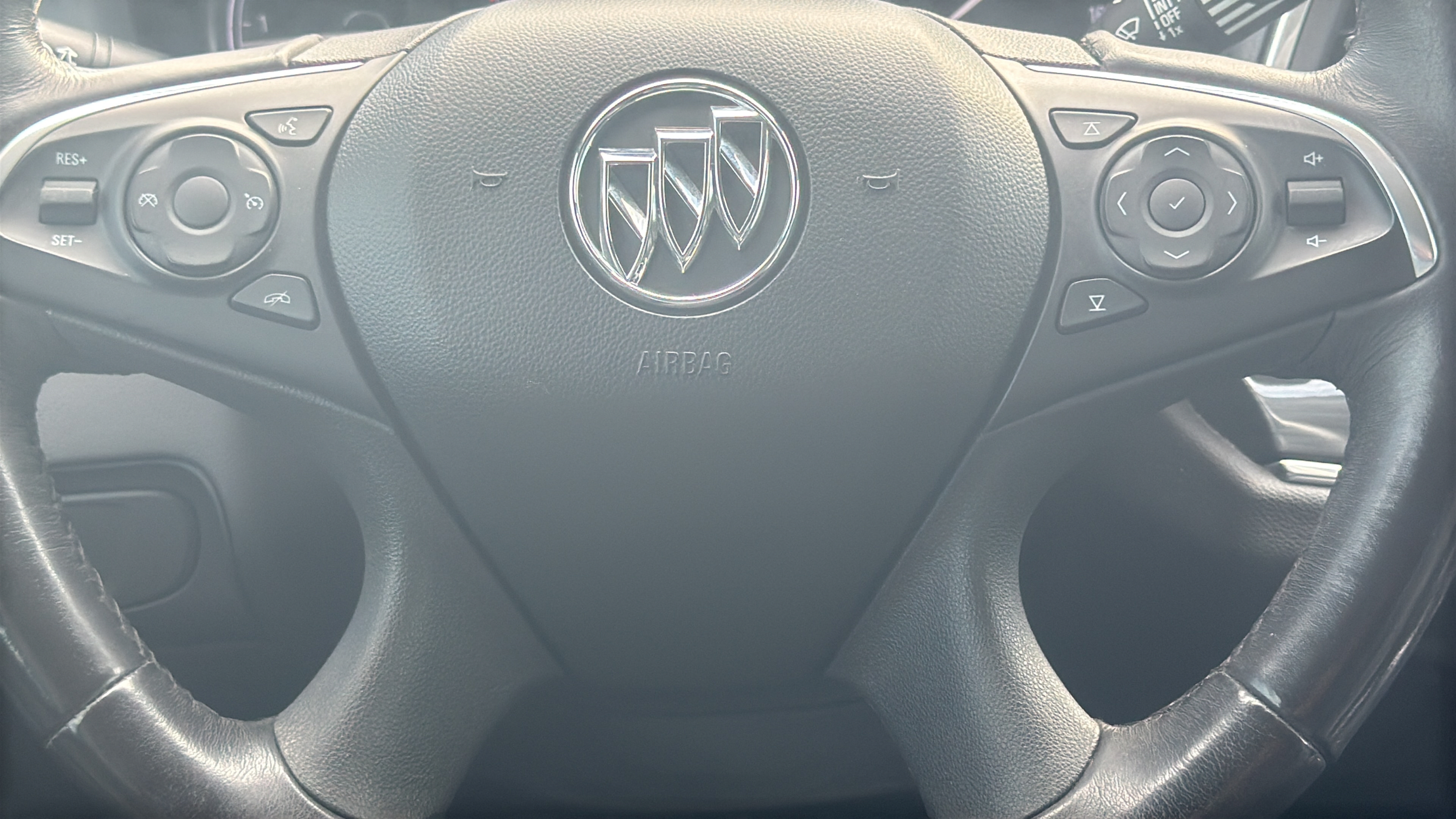 Used 2019 Buick Enclave Essence FWD image 17