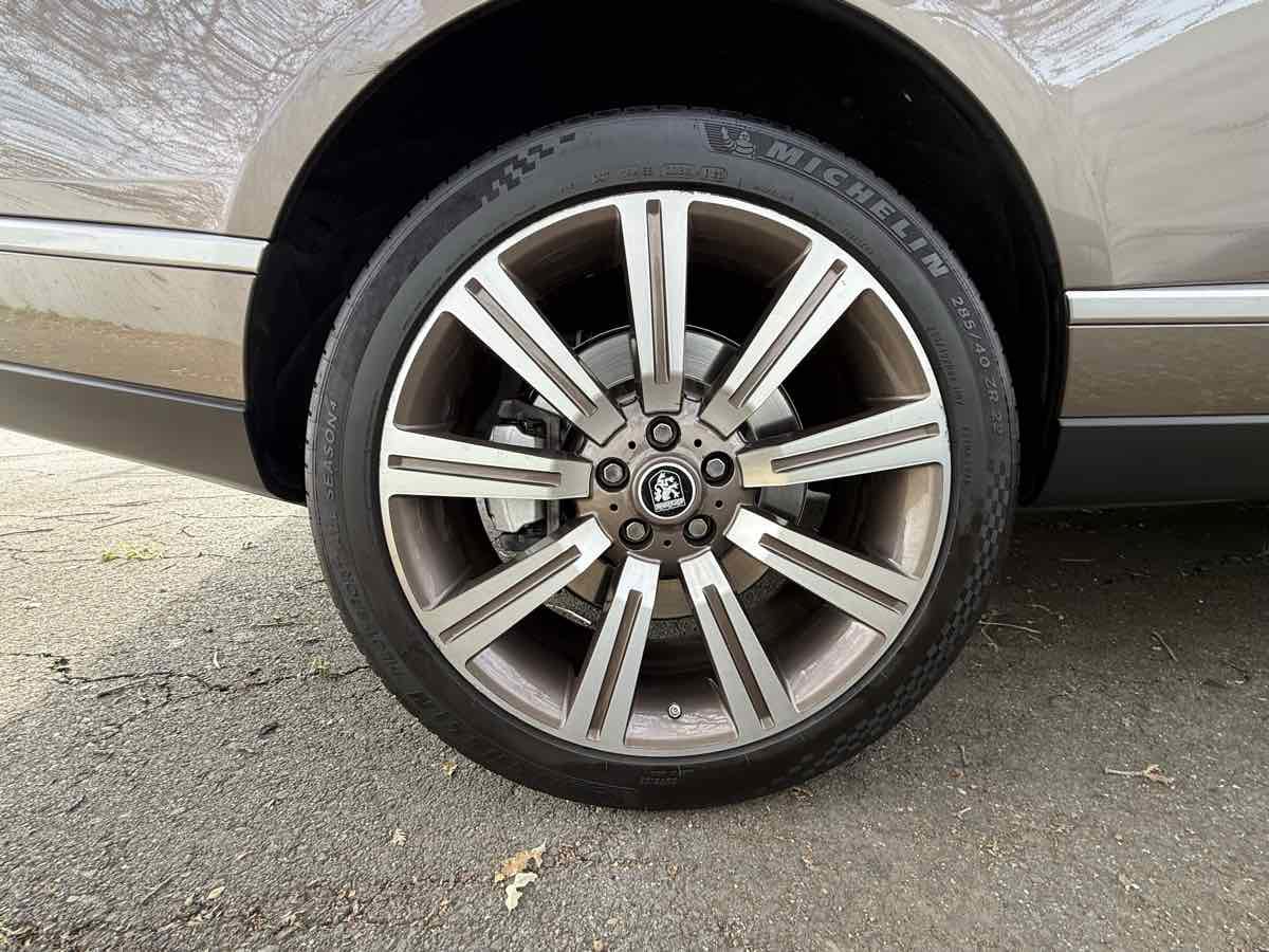 Used 2016 Land Rover Range Rover HSE image 31