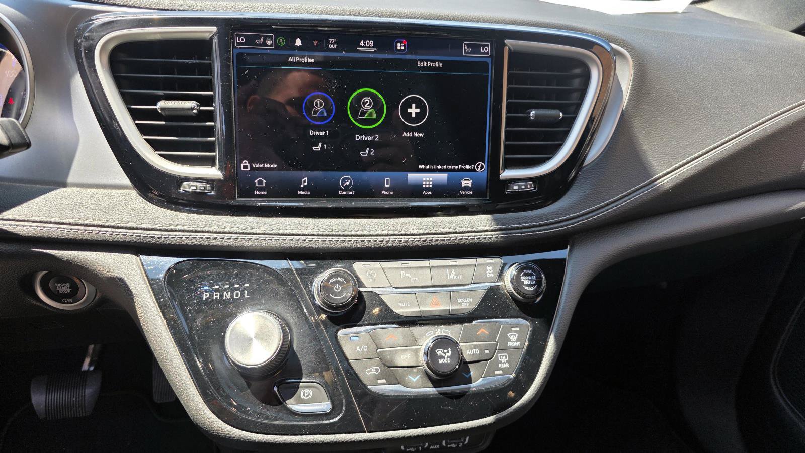 Used 2021 Chrysler Pacifica Touring-L w/ Uconnect Theater Family Group AWD/4WD image 13