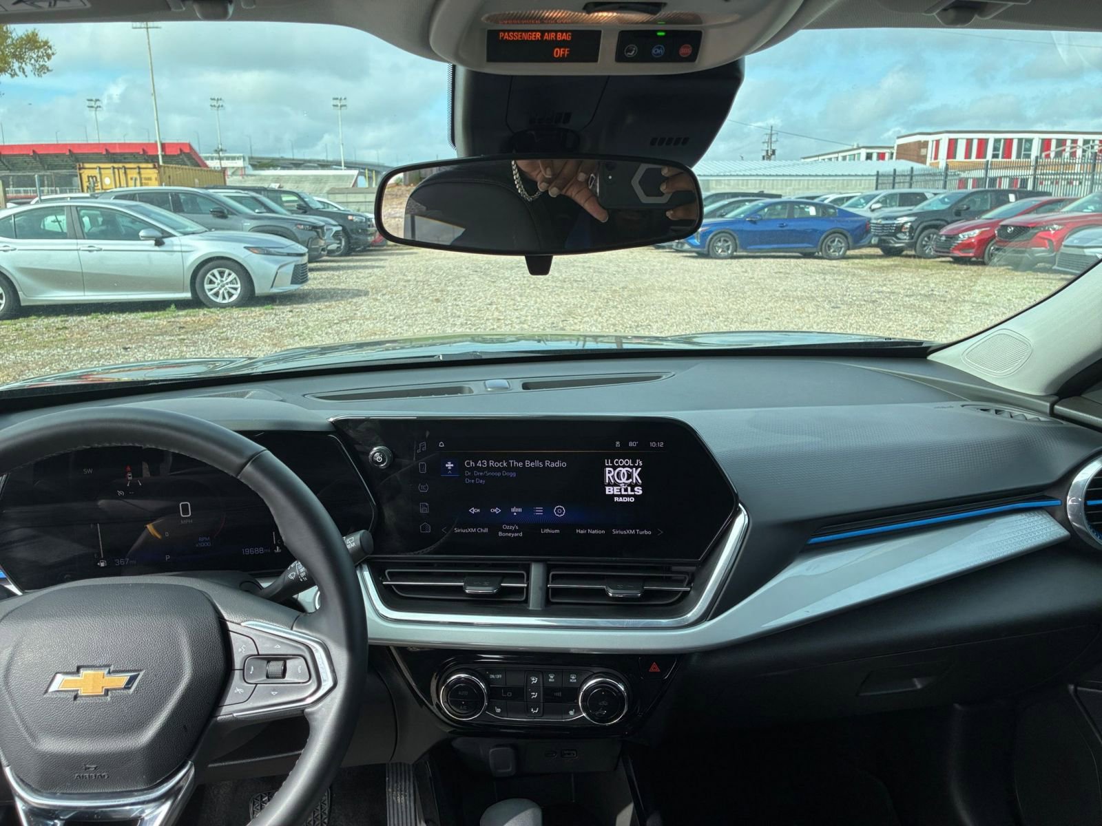 Used 2025 Chevrolet Trax LT w/ LT Convenience Package image 31