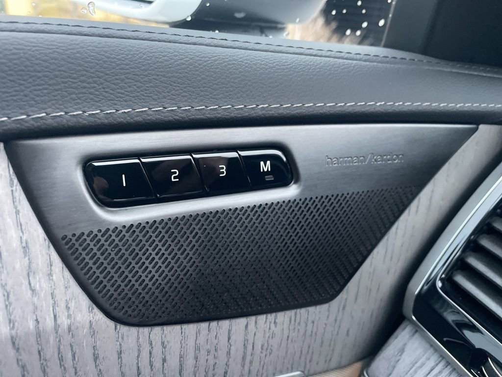 Certified 2024 Volvo XC90 B6 Ultimate image 30