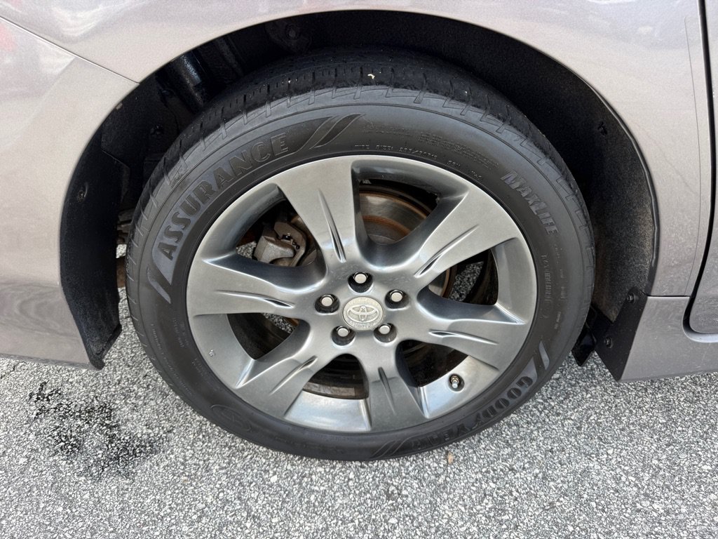Used 2015 Toyota Sienna SE FWD image 16