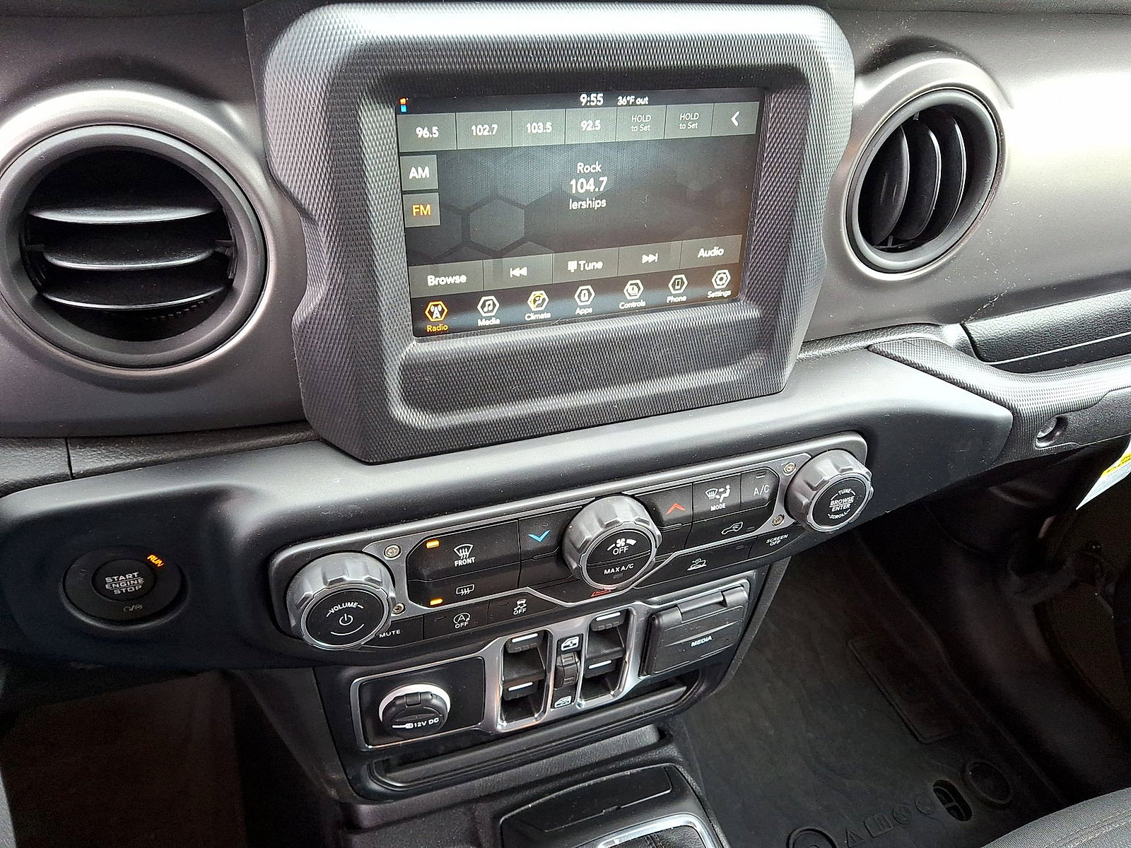 New 2023 Jeep Gladiator Sport AWD/4WD image 16