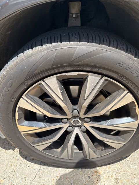 Used 2025 Volvo XC60 B5 Plus image 25