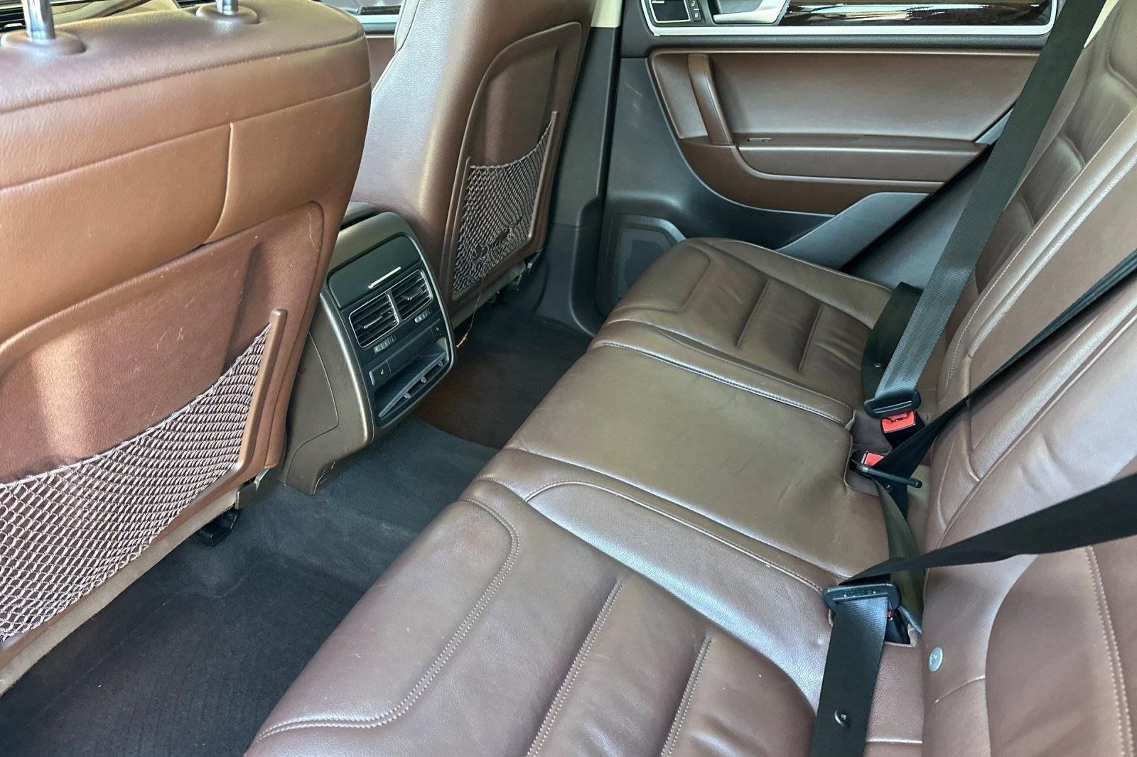 Used 2013 Volkswagen Touareg Executive AWD/4WD image 26