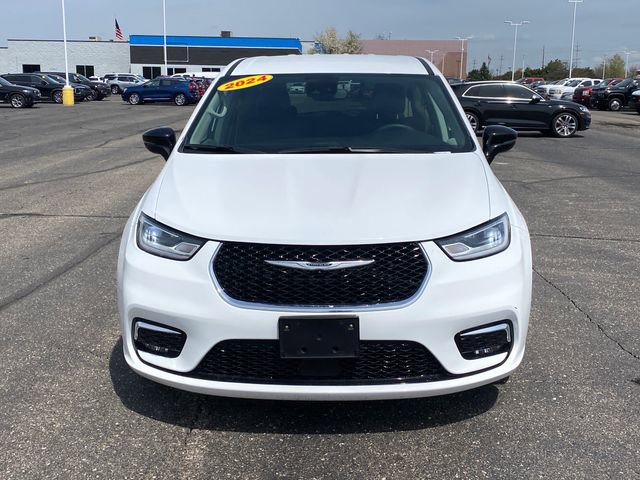 Used 2024 Chrysler Pacifica Touring-L FWD image 2