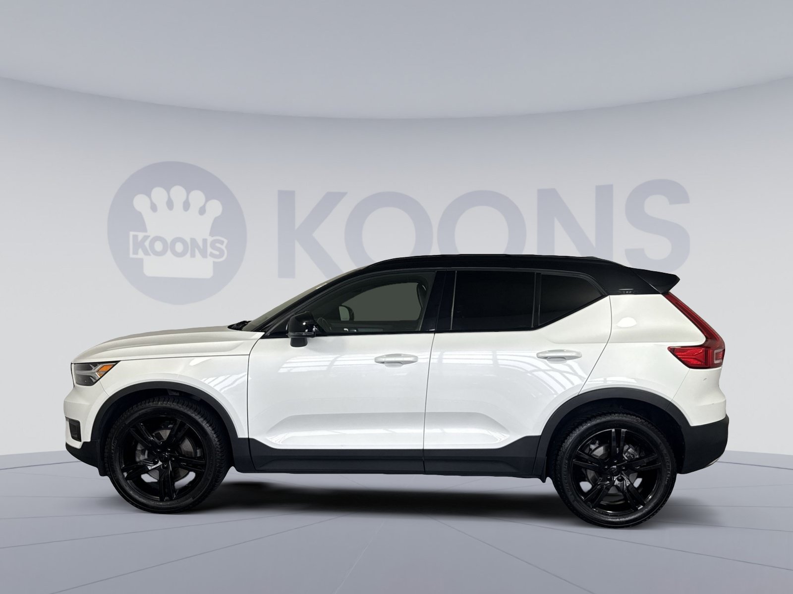 Used 2020 Volvo XC40 T5 R-Design AWD/4WD image 2