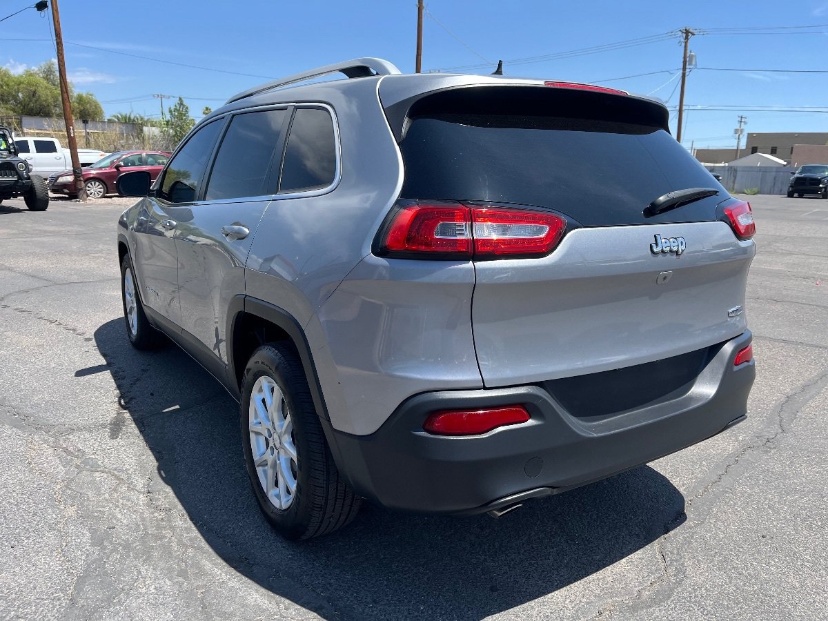 Used 2017 Jeep Cherokee Latitude FWD image 7