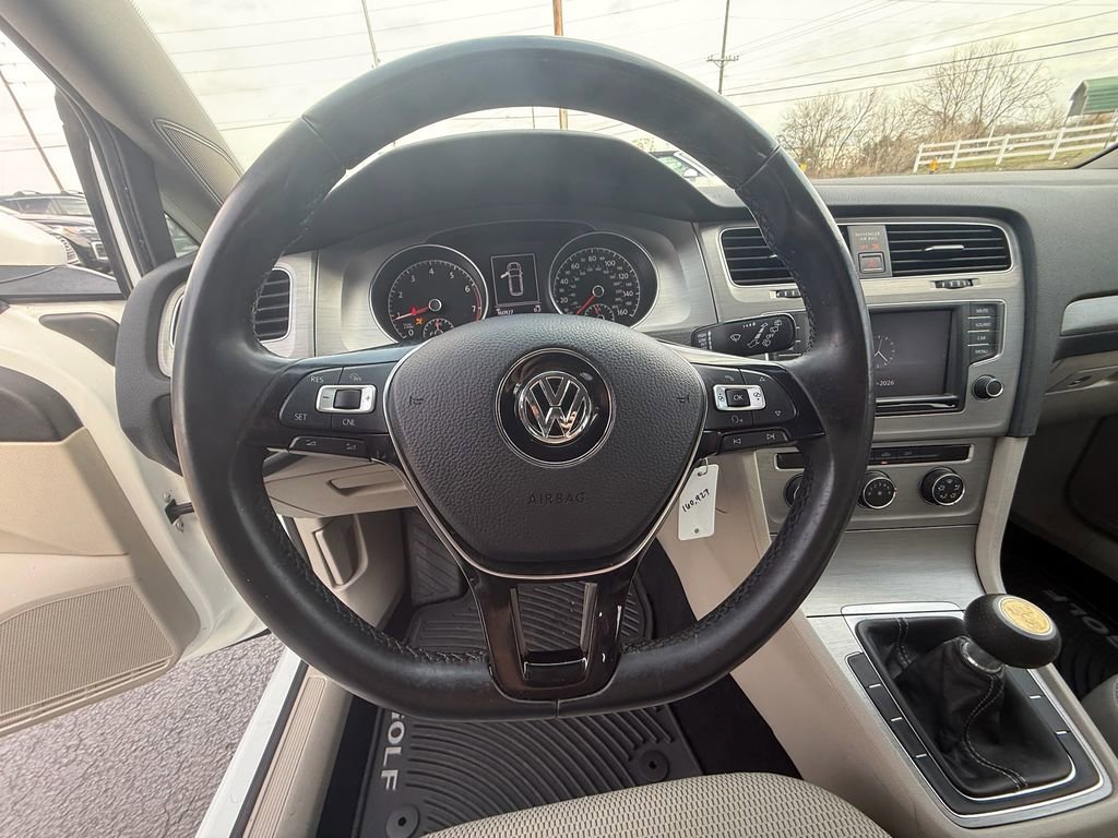 Used 2016 Volkswagen Golf S image 16