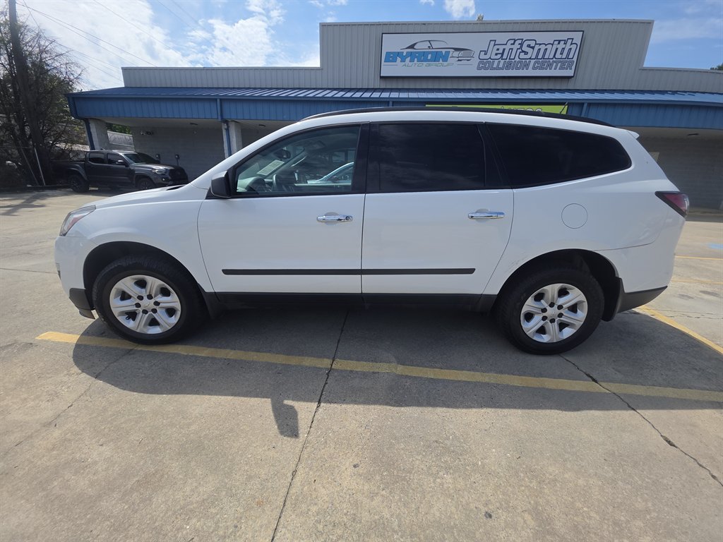 Used 2017 Chevrolet Traverse LS FWD image 2