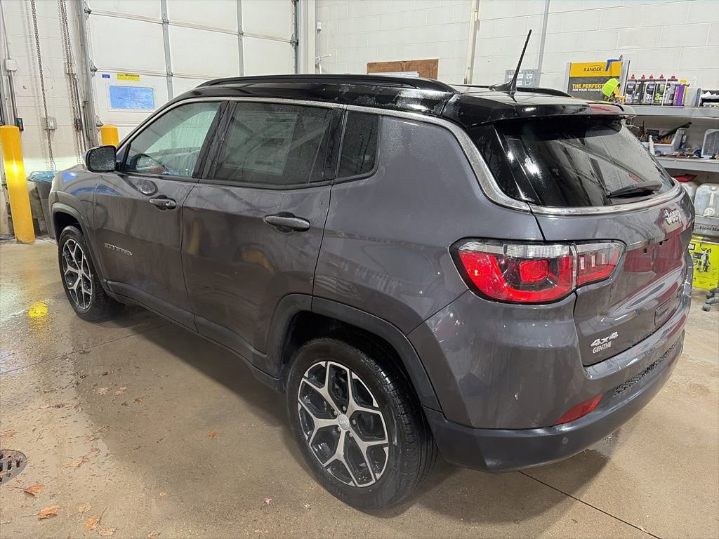 Used 2024 Jeep Compass Limited image 4