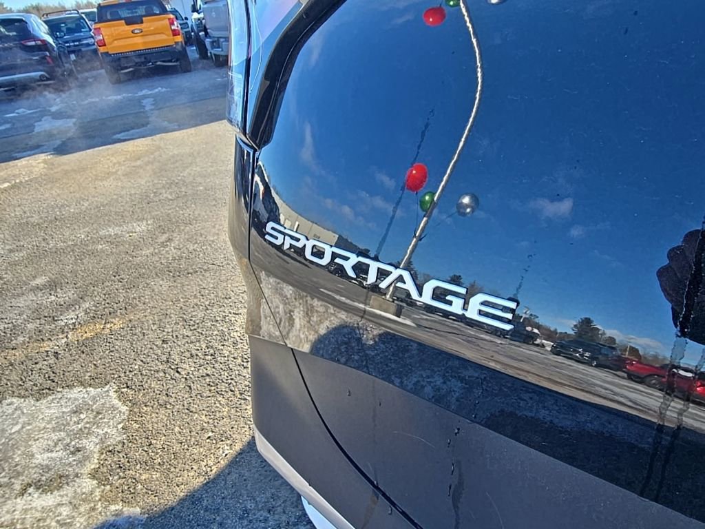 Used 2024 Kia Sportage LX image 7